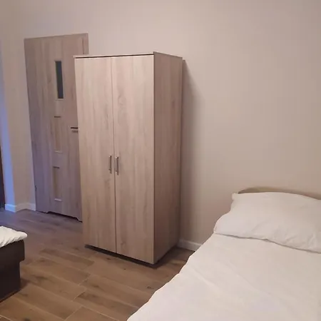 ゲストハウス Piaskowy Dwor 3*