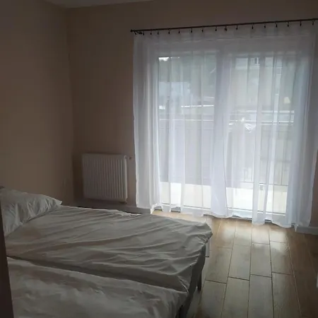 Piaskowy Dwor ゲストハウス 3*